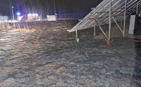 Naaber Vallas Süttis Kulu Päikesepaneelide All