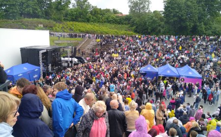Virumaa suurim jaanipidu tõi tuhanded inimesed Rakvere Vallimäele
