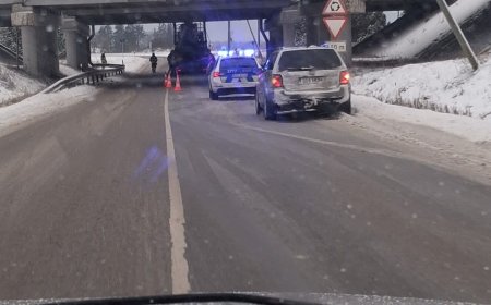 Õnnetus Kiiu-Soodla teel: veok rammis silda