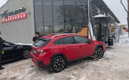 FOTOD JA LUGU |Kuusalu Grossi toidupoes juhtus õnnetus: sõiduauto sõitis  kaupluse klaasfassaadi