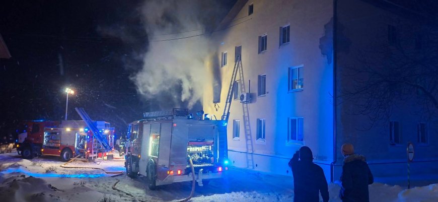 ​Tulekahju Loksal: päästjad päästsid kolmanda korruse aknale lõksu jäänud inimesed