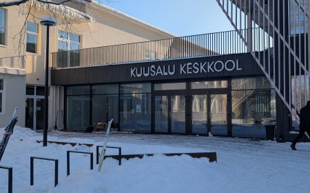 Uuenenud Kuusalu koolimaja lummab sisekujundusega, kuid kutsub fassaadi ääres ettevaatlikkusele