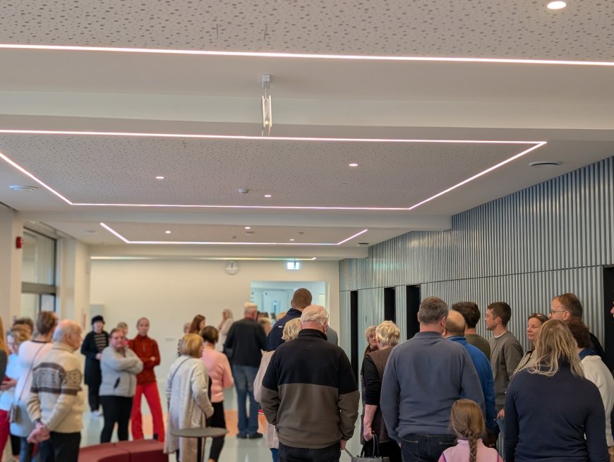 Uuenenud Kuusalu koolimaja lummab sisekujundusega, kuid kutsub fassaadi ääres ettevaatlikkusele