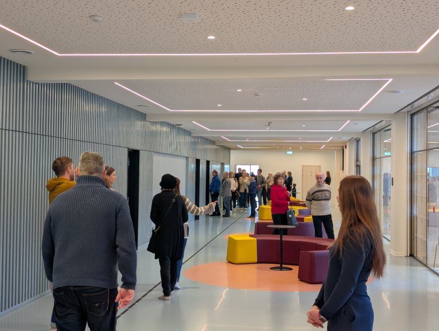 Uuenenud Kuusalu koolimaja lummab sisekujundusega, kuid kutsub fassaadi ääres ettevaatlikkusele