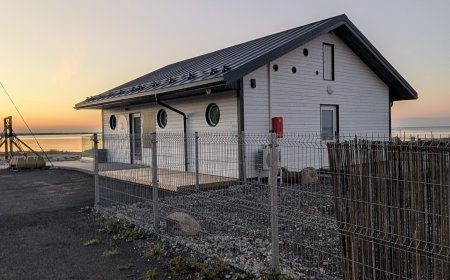 Salmistu Sadamakõrtsi esimene suvi: rannamelu, Hara suitsukala ja kokkuhoidev meeskond
