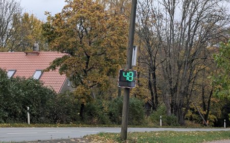 Kuusalu küla kiirusetabloo paljastab: valdava osa juhtide eeskujuliku sõidu kõrval leidub ka ohtlikke kihutajaid